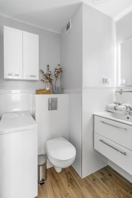 Air-conditioned Downtown Oasis On Foot To Station Metro Smarttv Wifi Apartment Warsaw